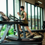 Laufband im Fitnessstudio, Cellasto für Fitnessgeräte, mikrozelliges Polyurethan-Elastomer Cellasto, Anwendungen Cellasto im Sport- und Fitnessbereich